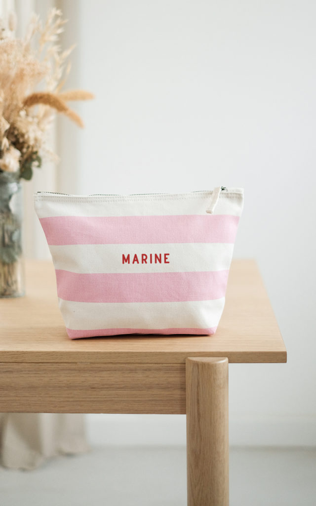 une trousse marinière rose et blanche 